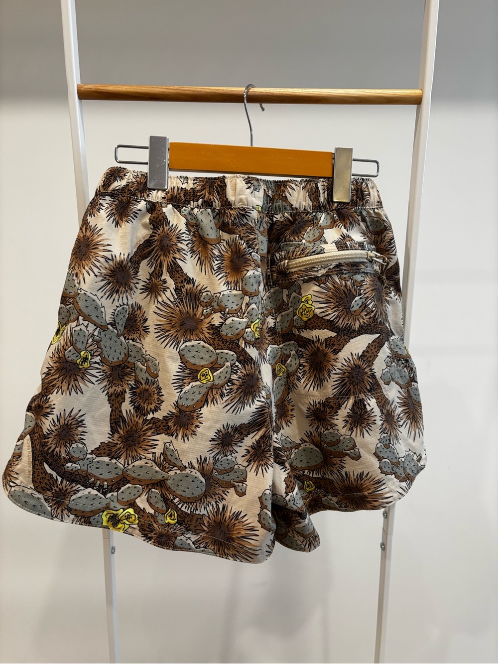 Women’s North Face Class V Pathfinder Pull-On Shorts - Picture 3 of 5